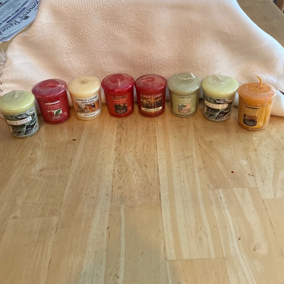 NWT 8 Yankee candle votive candles as shown.